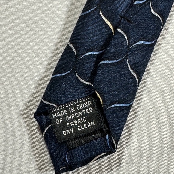 Men’s Bill Blass Italian Made Necktie​​ - Picture 5 of 6